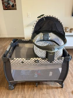 Corral Graco Pack ’n Play con cambiador y moisés – Excelente estado