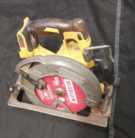 DeWalt Circular Saw 60v MAX DES575