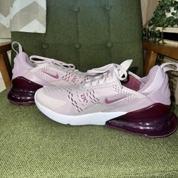 NEVER WORN Nike Air Max 270