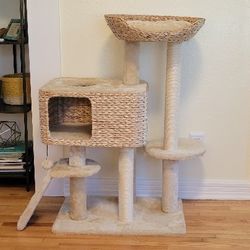 Cat Tree / Scratching Post / Cat Furniture 