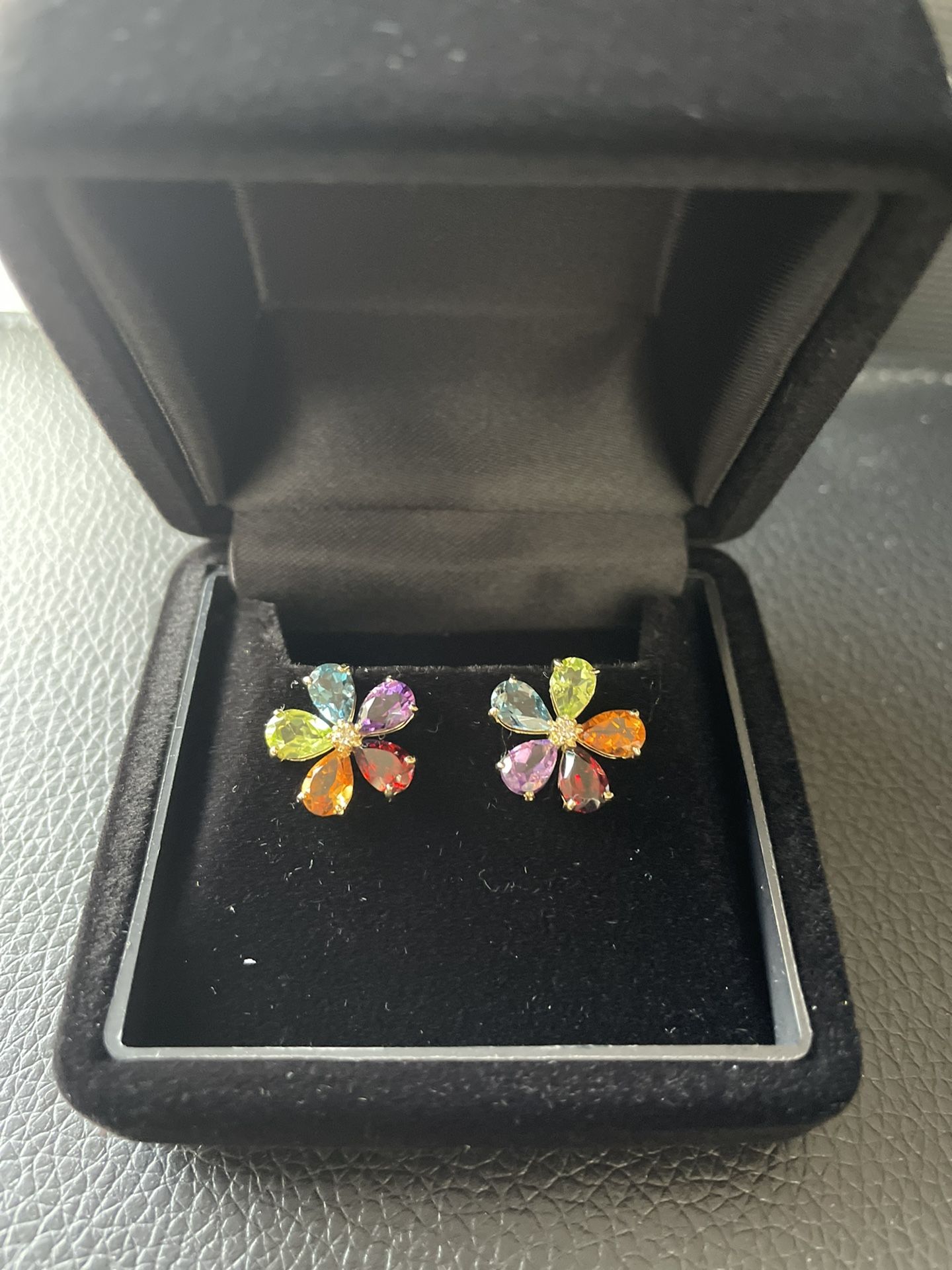 18k Stud Earrings With Diamond And Gemstones