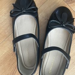Girl Black Dressy Shoes Like New!! Size 3