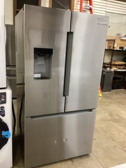 Bosch 300 Series 36 in. 26 cu.ft. French Door Refrigerator w/ Ice Maker New Scratch and Dent