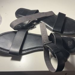 Woman’s Black Sandal 