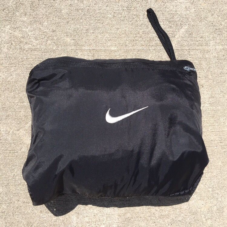 PACKABLE NIKE WINDBREAKER