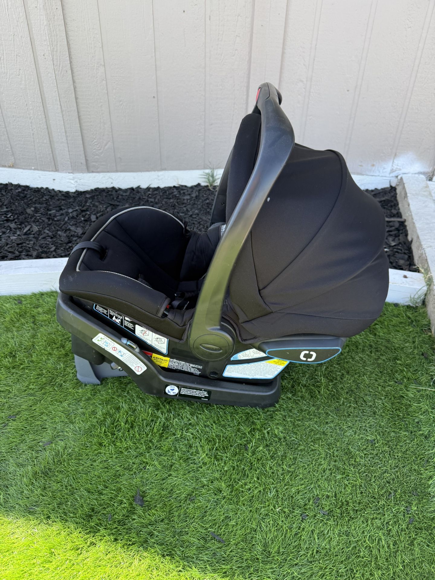 Graco Infant carseat WITH BASE