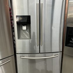 Stainless French Door Refrigerator With Ice And Water Dispenser 