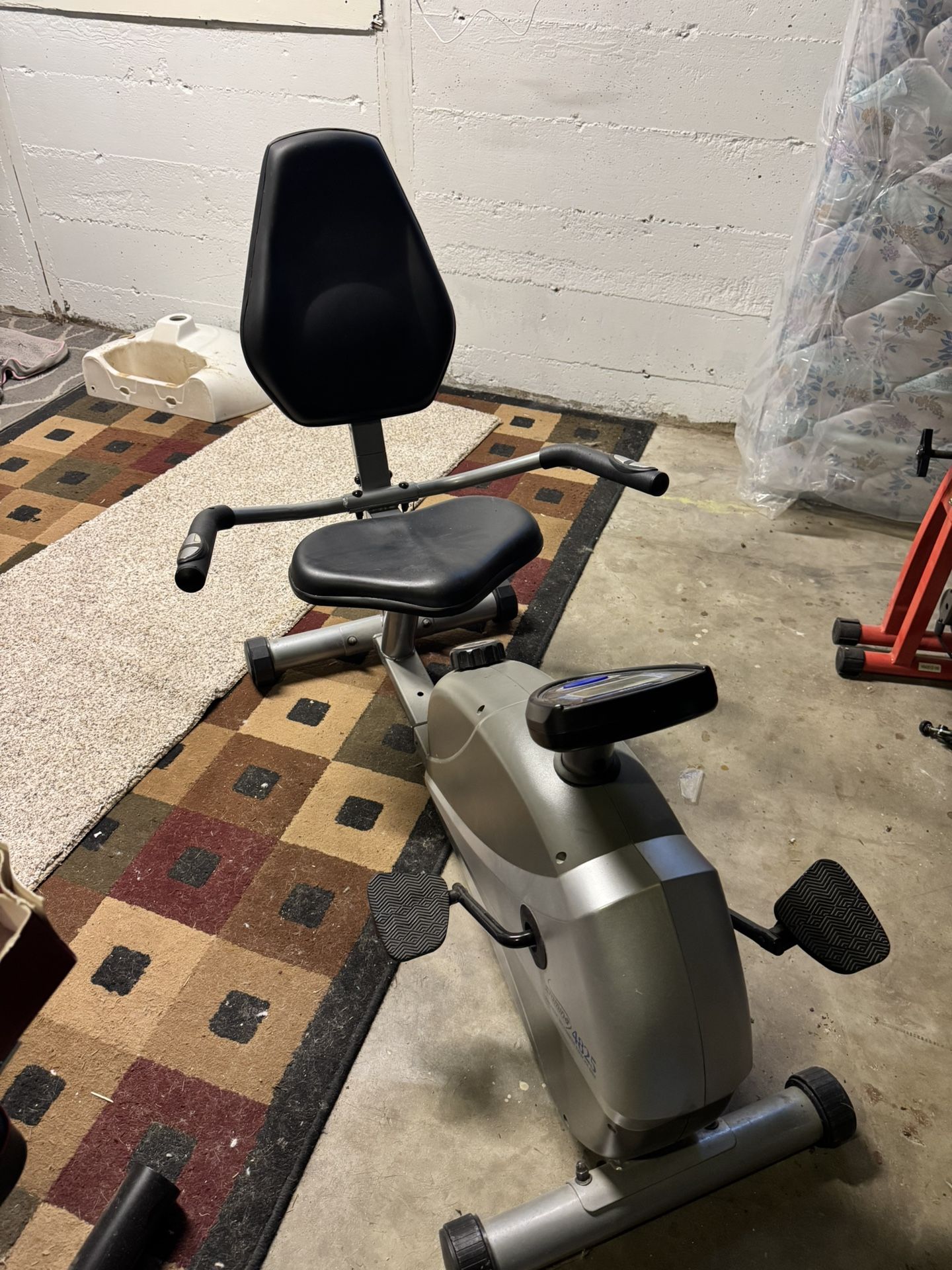 Free Recumbent Bike. Everything Works (Free)