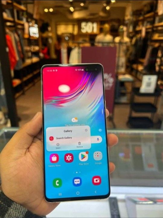 Samsung Galaxy S10, Factory Unlocked, Excellent Condition. Like New