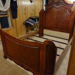 QUEEN SIZE  BEDFRAME