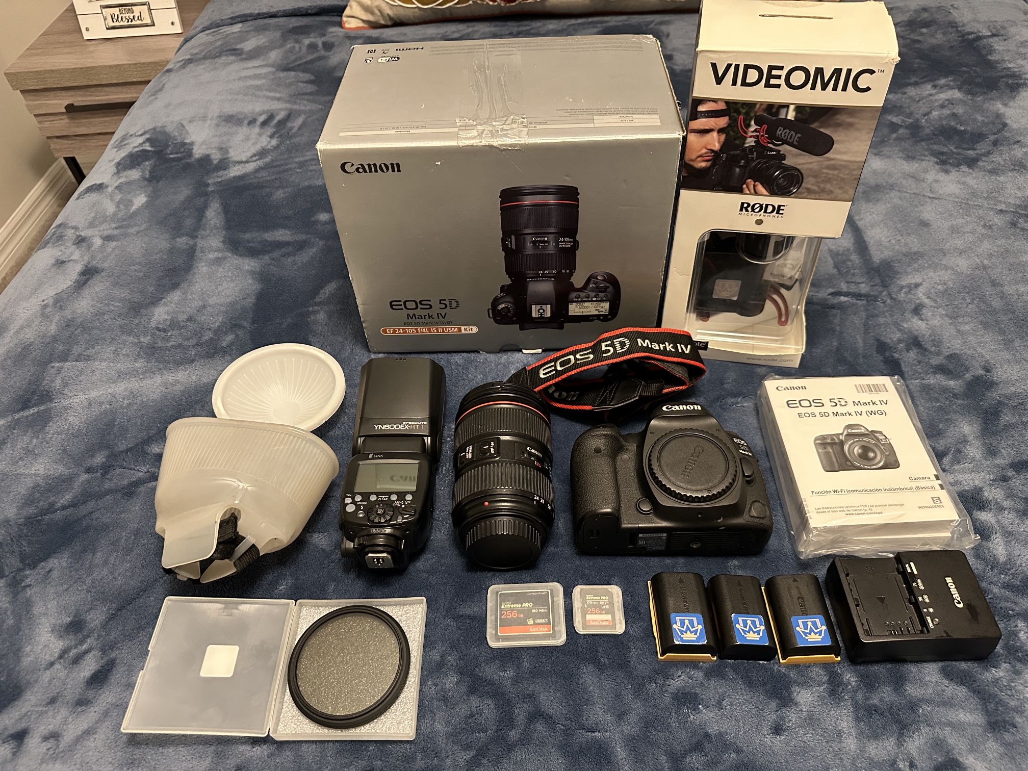 Canon EOS 5D Mark IV DSLR Camera with 24-105mm f/4L II Lens (BUNDLE)