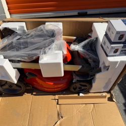 Husqvarna Lawn Xpert LE322R 40V Self-Propelled Battery Lawn Mower