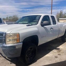 🔥 2011 Chevrolet Silverado 2500HD Work Truck – 4WD! LOW MILES! 🔥