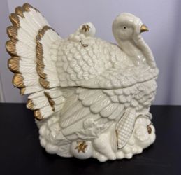 TURKEY COOKIE JAR, White with Gold Accents, Ceramic, Porcelain, Hand Painted, Heritage Harvest, Kitchen Decor, Festive Decor, Vintage
