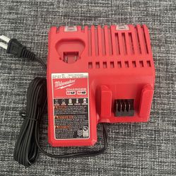 MilwaukeeM12 and M18 12-Volt/18-Volt Lithium-Ion Multi-Voltage Battery Charger
