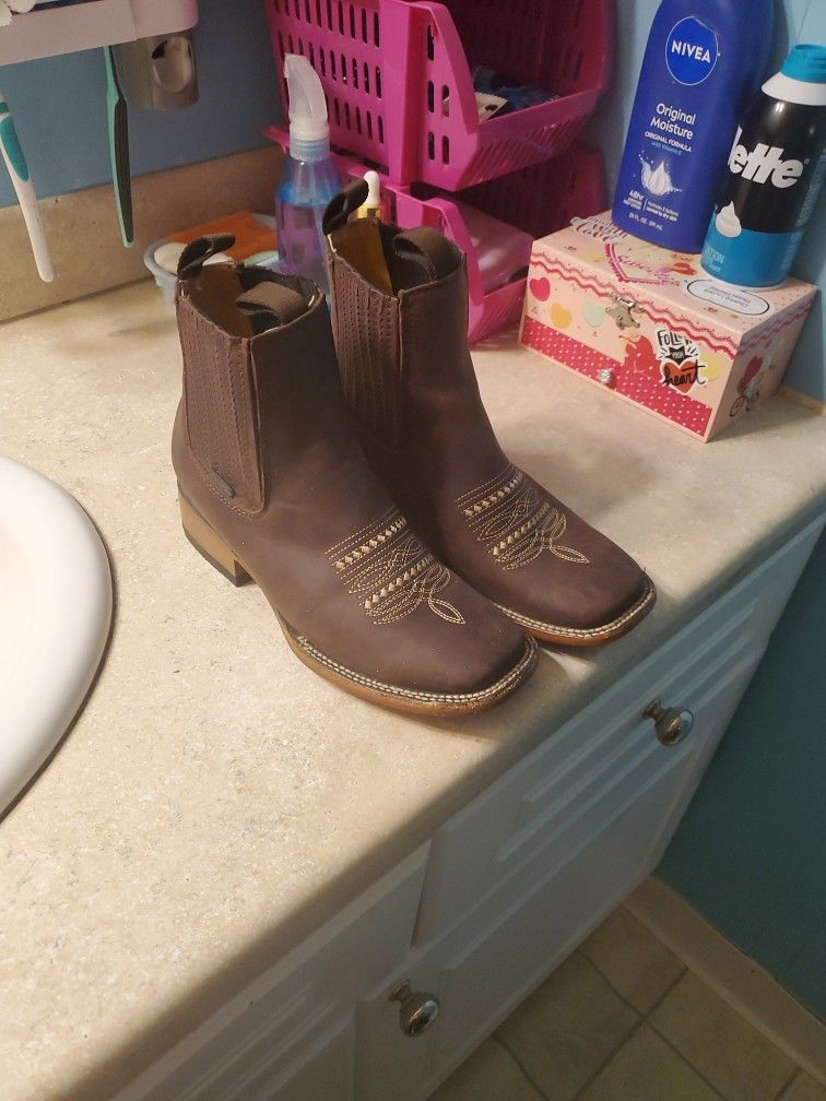 chaparral women boots size 6 1/2 