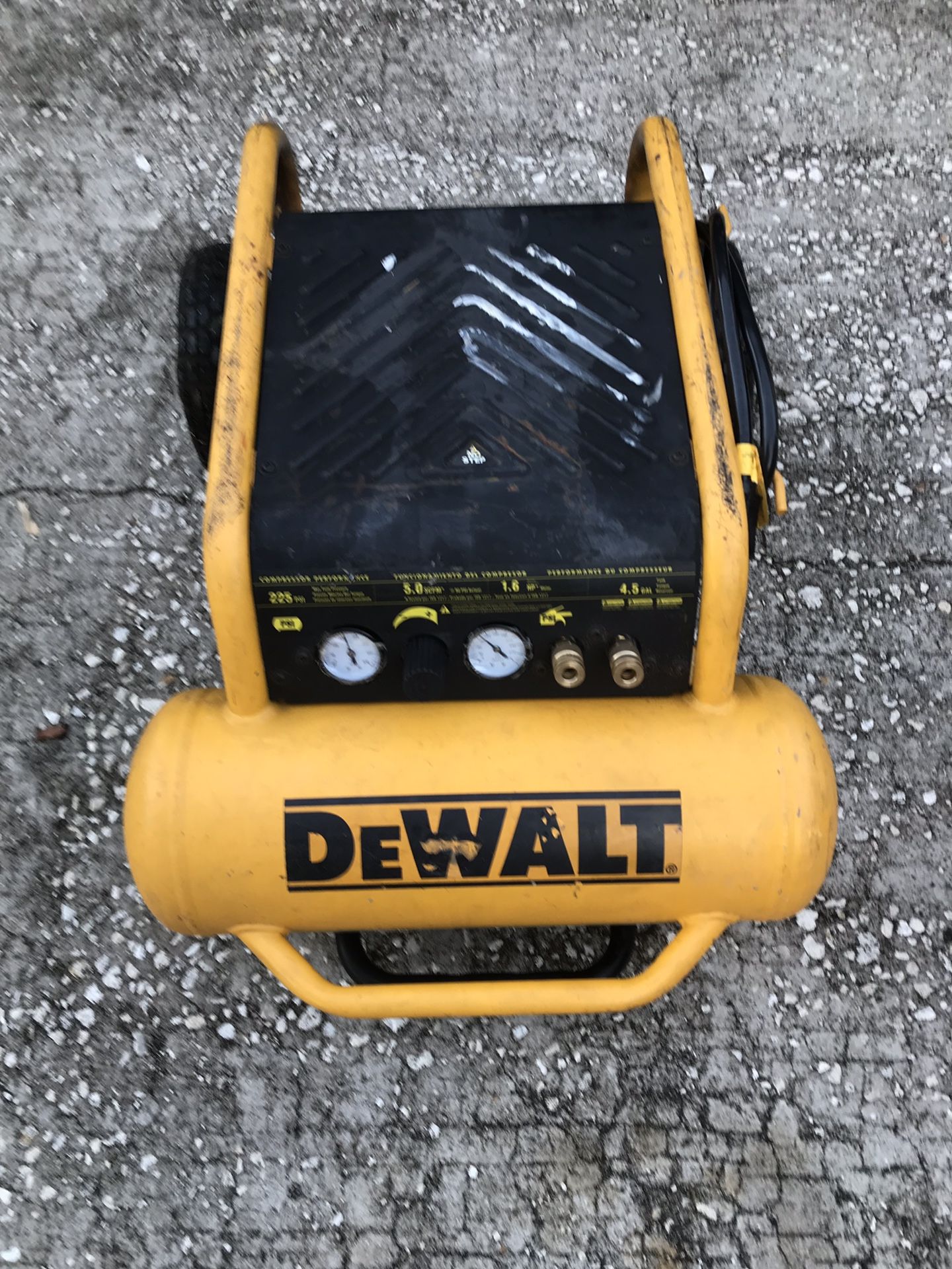 DeWALT 4.5 gal compressor