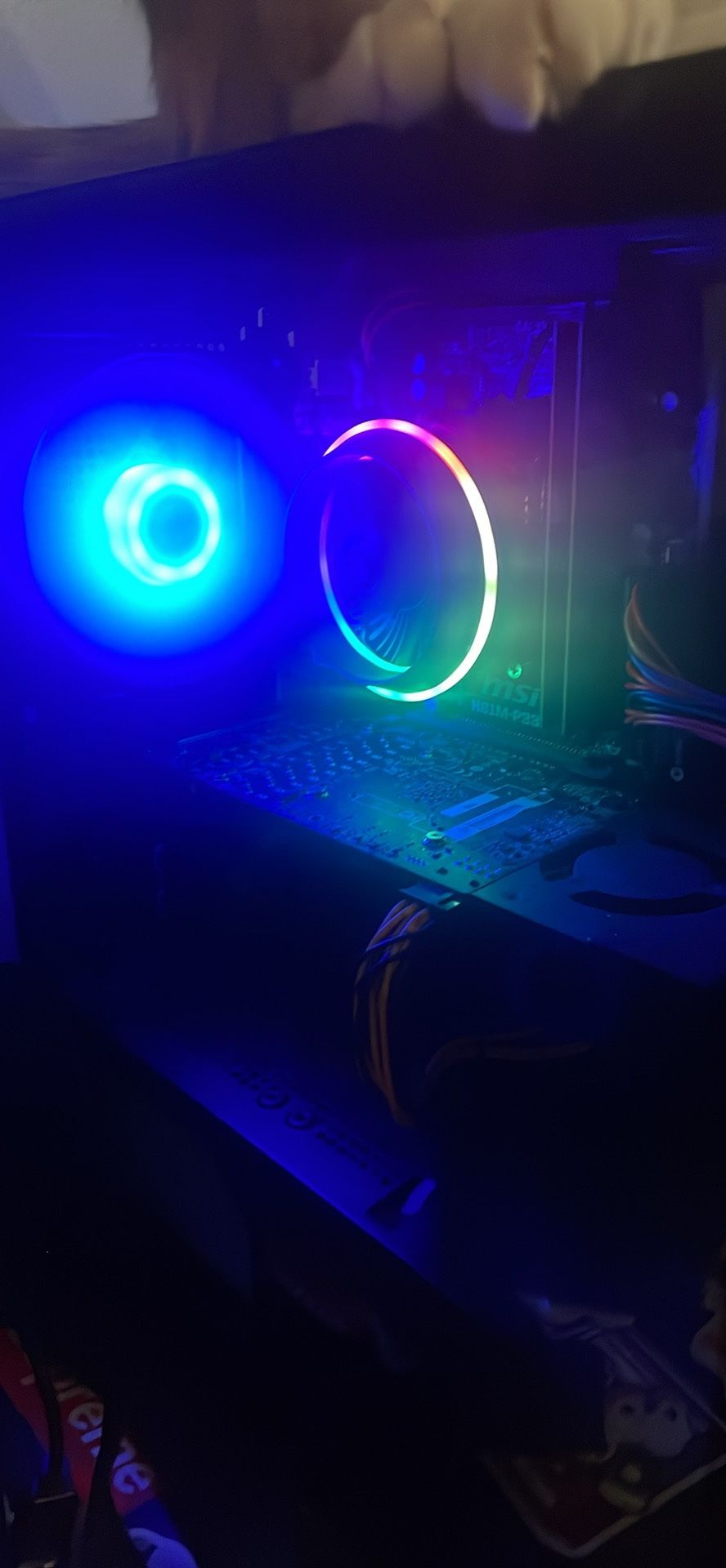 Gaming Pc With Razor Keyboard And ROCCAT Mouse