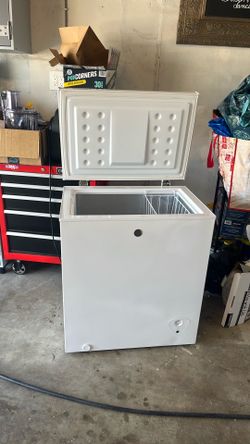 GE Chest Freezer 5 cu ft