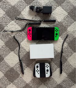 Nintendo Switch OLED Bundle – 5 Games, 2 Sets of Joy-Cons & Accessories – Like New