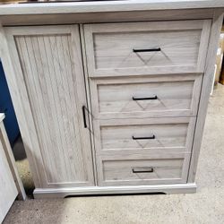  Birch Four-Drawer Dresser


(NEW)