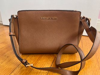 Michael Kors Selma Small Cross Body Purse Bag camel brown