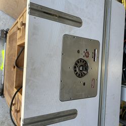 Woodpecker Router Table With Insert And Dewalt Router