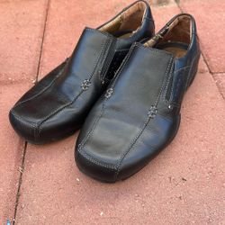 Mens' Sketchers Black Loafers Size 11