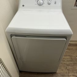 GE 6.2 cu. ft. Capacity Gas Dryer with Up To 120 ft. Venting and Shallow Depth​