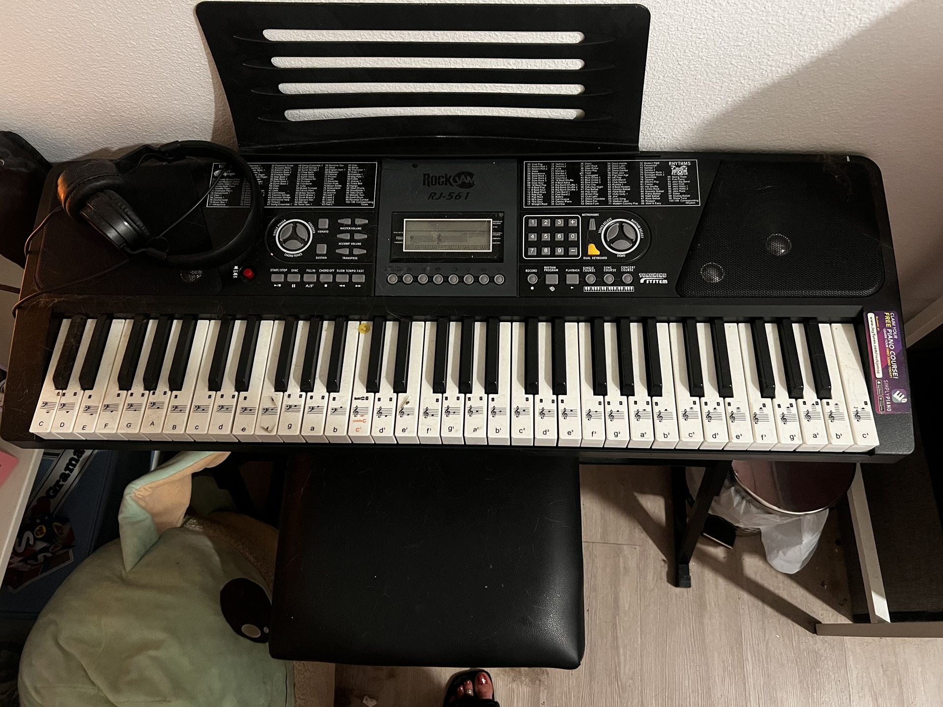 61 Note Keyboard And Head Phones