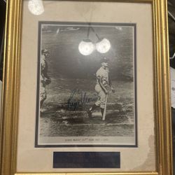 Roger Maris Signed Framed Photo PSA/Dna Babe Ruth