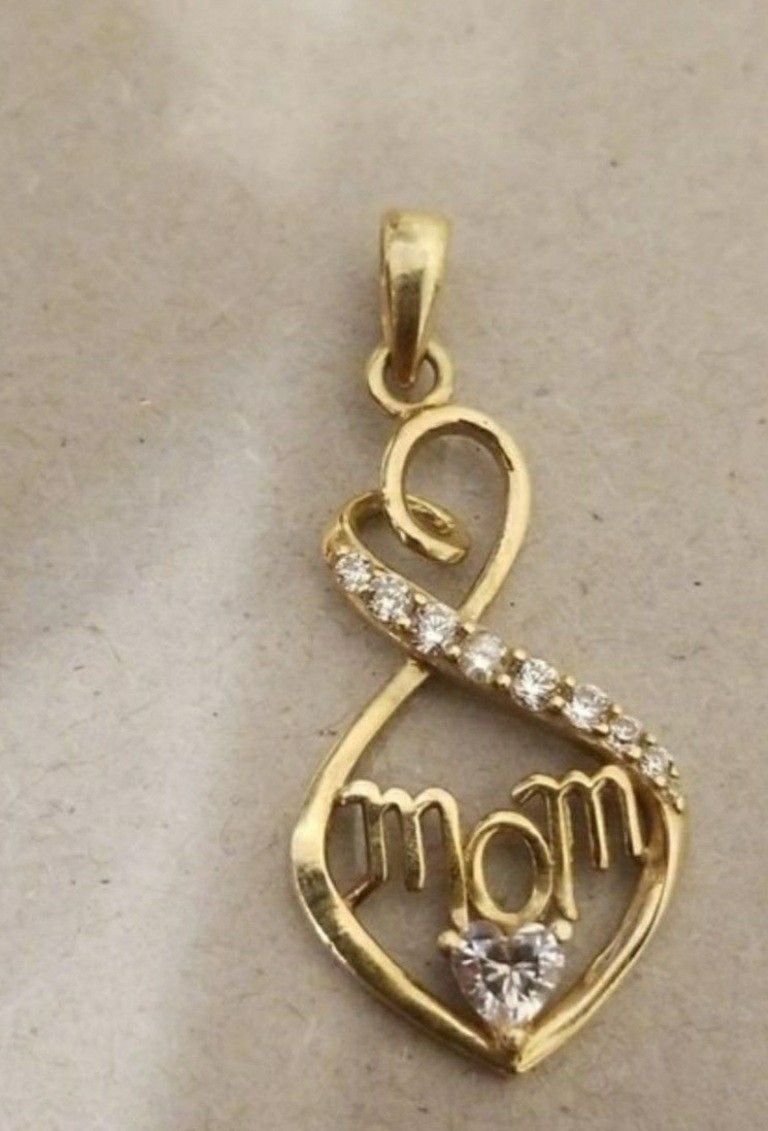 10k Mom Pendant Cz