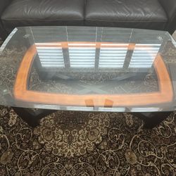 Modern Glass Coffee Table – Like New 🪞
