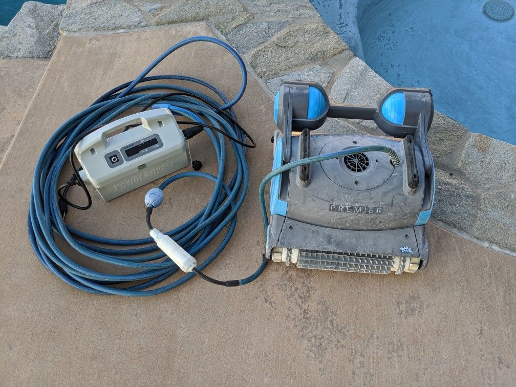 Dolphin Premier pool cleaner