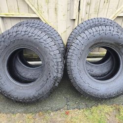 37x12.50x17 Falken Wildpeak At4w