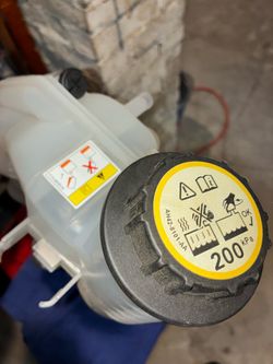 Genuine Land Rover Range Rover Coolant Expansion Tank Assembly w/ Cap