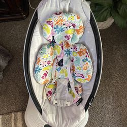 4 Moms MamaRoo Electric Baby Rocking Chair Swing 
