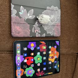 iPad Pro 12.9”  M1 , 5th Generation  256gb WIFI + cellular 5G, Unlocked, Excellent