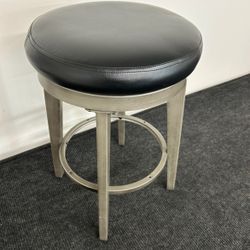 Swivel stool 