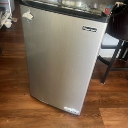 Magic Chef Mini Fridge With Freezer 