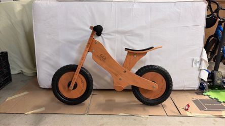 Kinder Feet’s - wooden balance bike