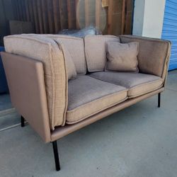 Brand New! Modern Small Sofa $399 ✅️ FREE Delivery in AV 🚚 