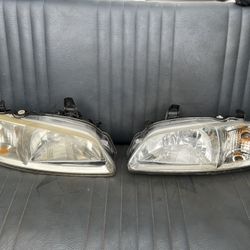 00, 01, 02, 03 Nissan Sentra Headlights