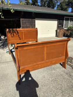 Queen Size Sleigh Bed