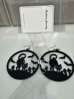 New women’s black Halloween cat bats graveyard tombstone dangle earrings