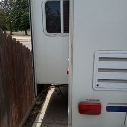 05 Cougar 32 Ft Cougar5th Wheel32