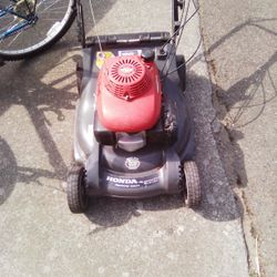 Honda Quadra Cut System Self-propelled Lawn Mower
