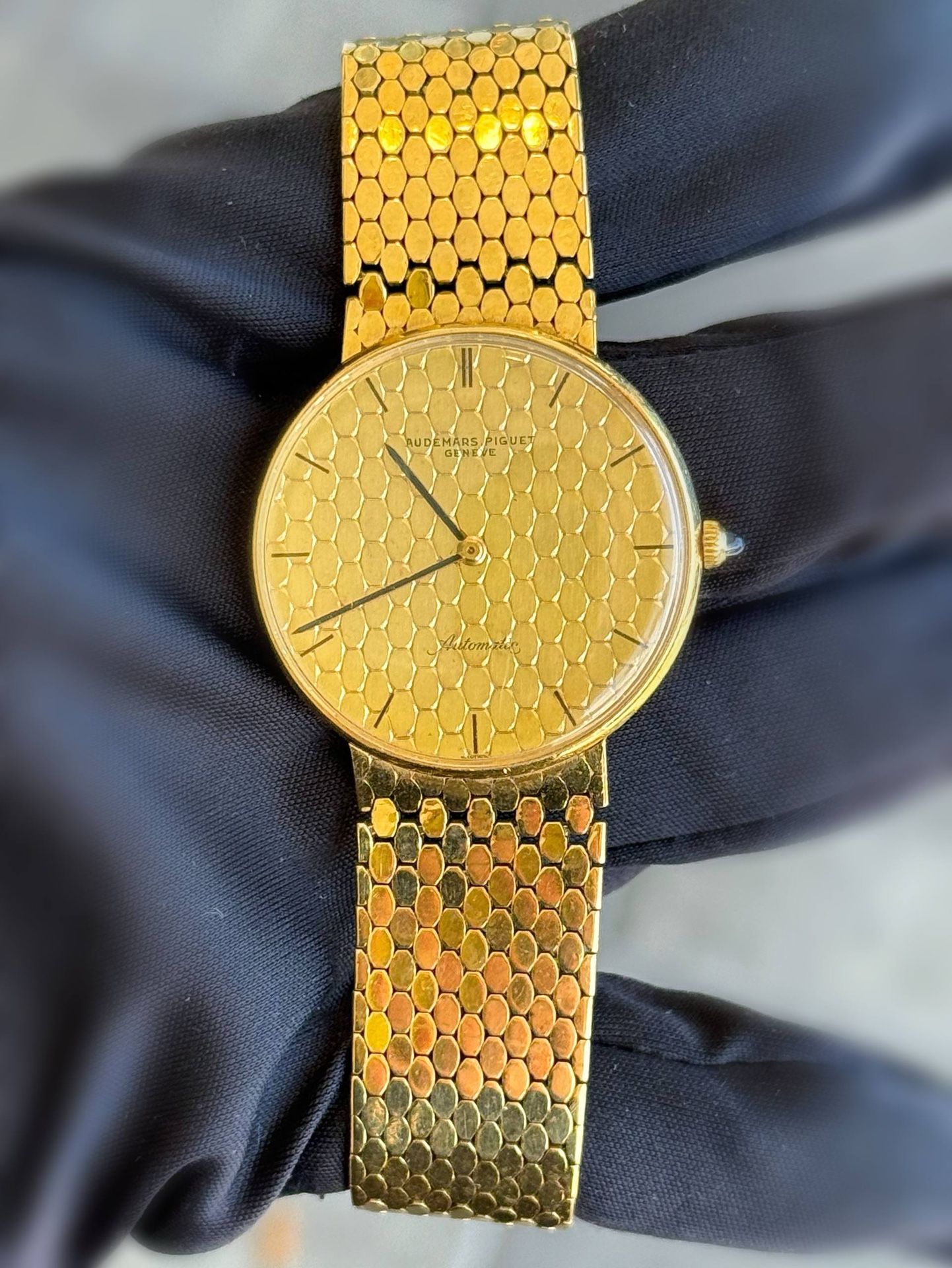Vintage AP Audemars Piguet 52520  Genève Ultra Thin 1970 “Honeycomb” 18k Yellow Gold Automatic Dress 33mm Watch full set