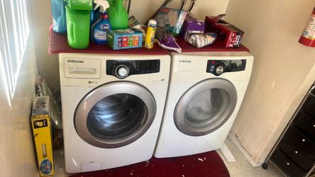White Samsung Washer & Dryer