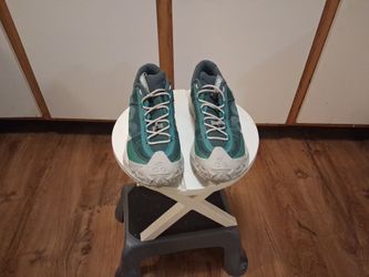Men's nike ACG Mountain fly 2 low size 13 they are cut small green gray used warn once like new good condition